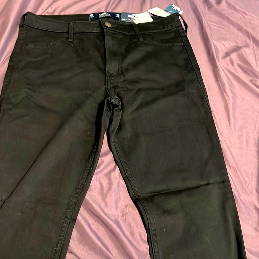 A brand new pair of womens hollister jeans